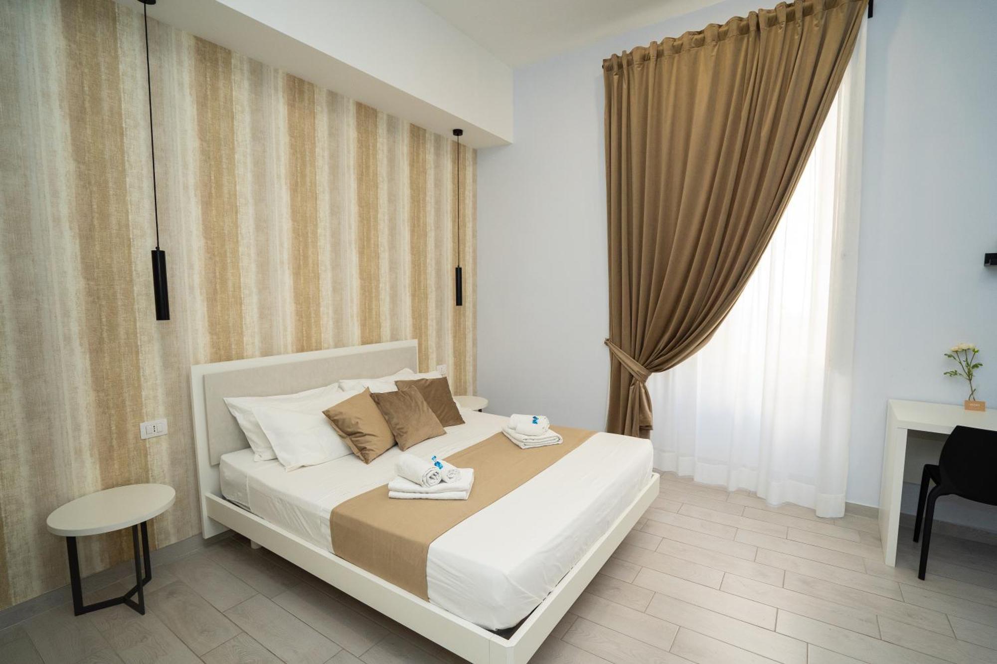 Mida'S Boutique Rooms Naples Exterior photo